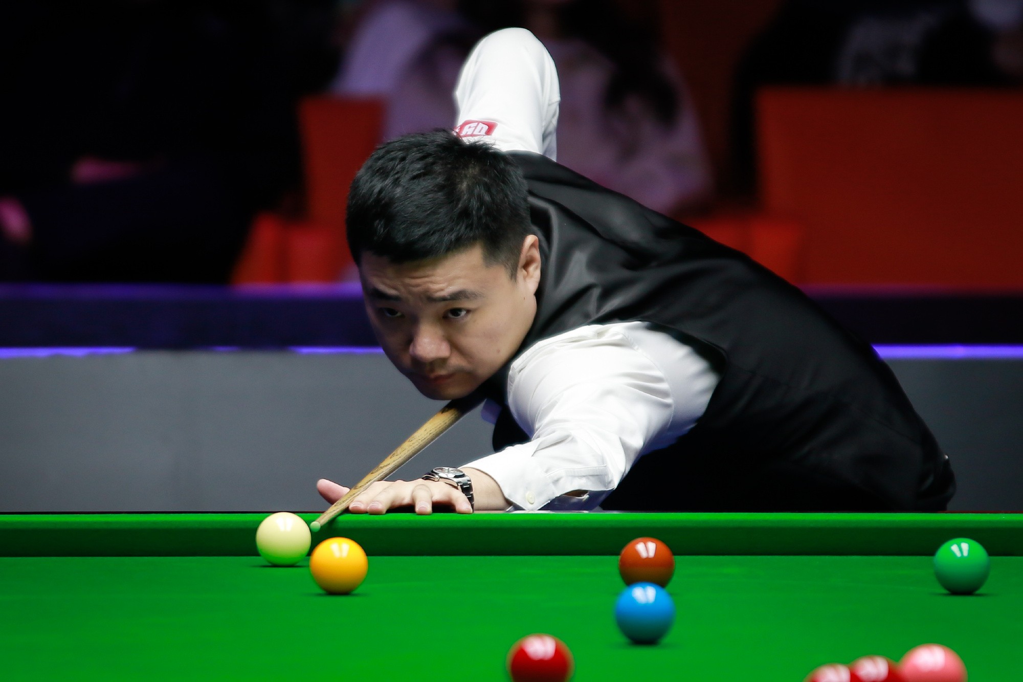 关于【比赛高光】丁俊晖精准击球与巧妙战术的完美结合的信息