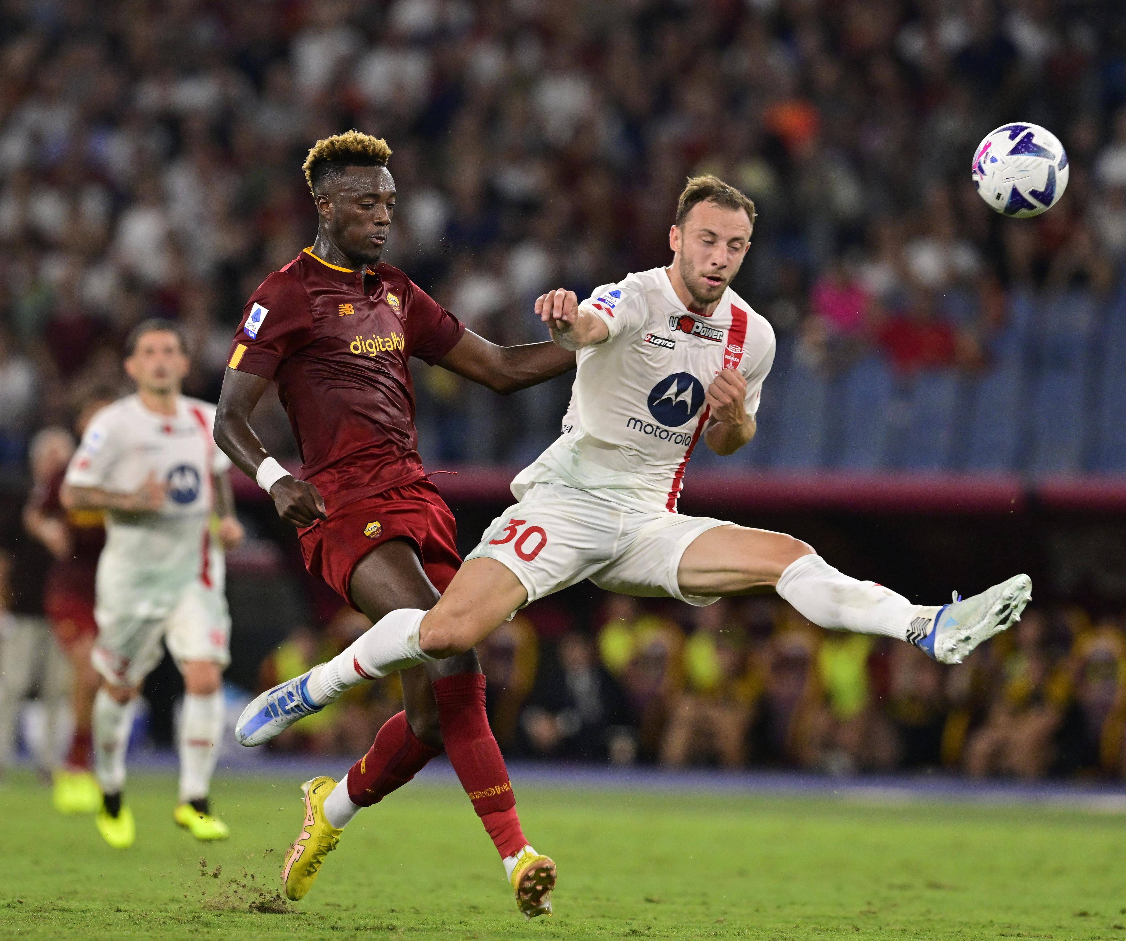 包含意甲比赛中,表现抢眼的球员频繁制造奇迹的词条 包含意甲比赛中,表现抢眼的球员频繁制造奇迹的词条