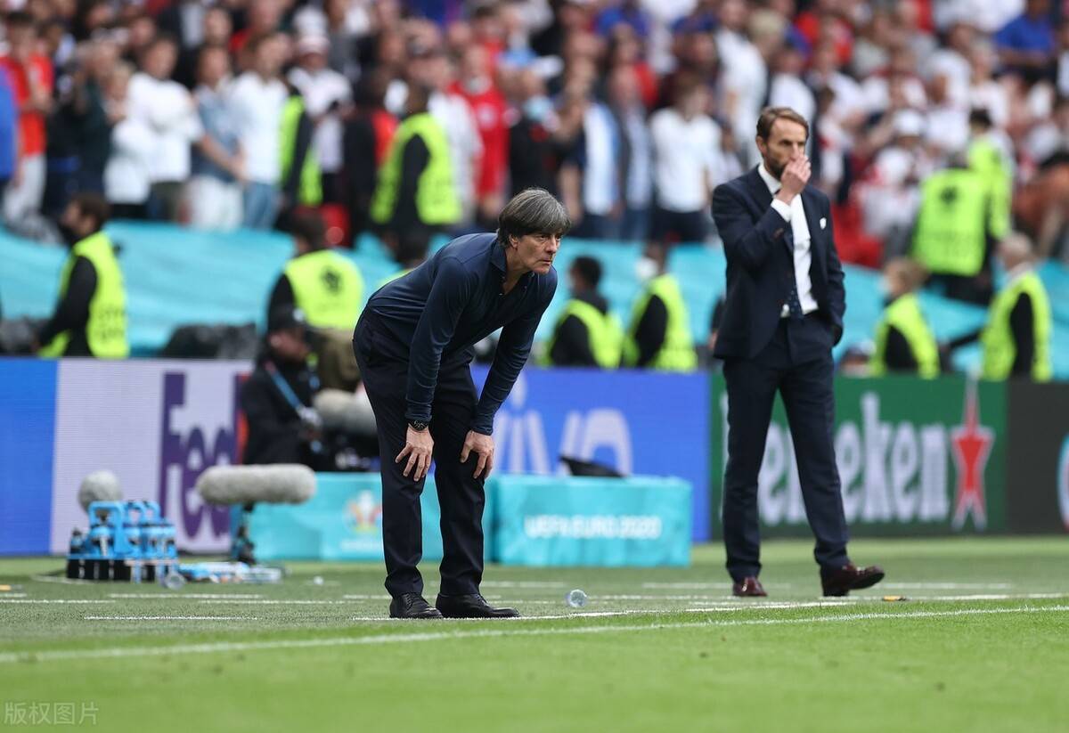 包含拜仁强调边路传中，队员精准传球成胜负关键的词条