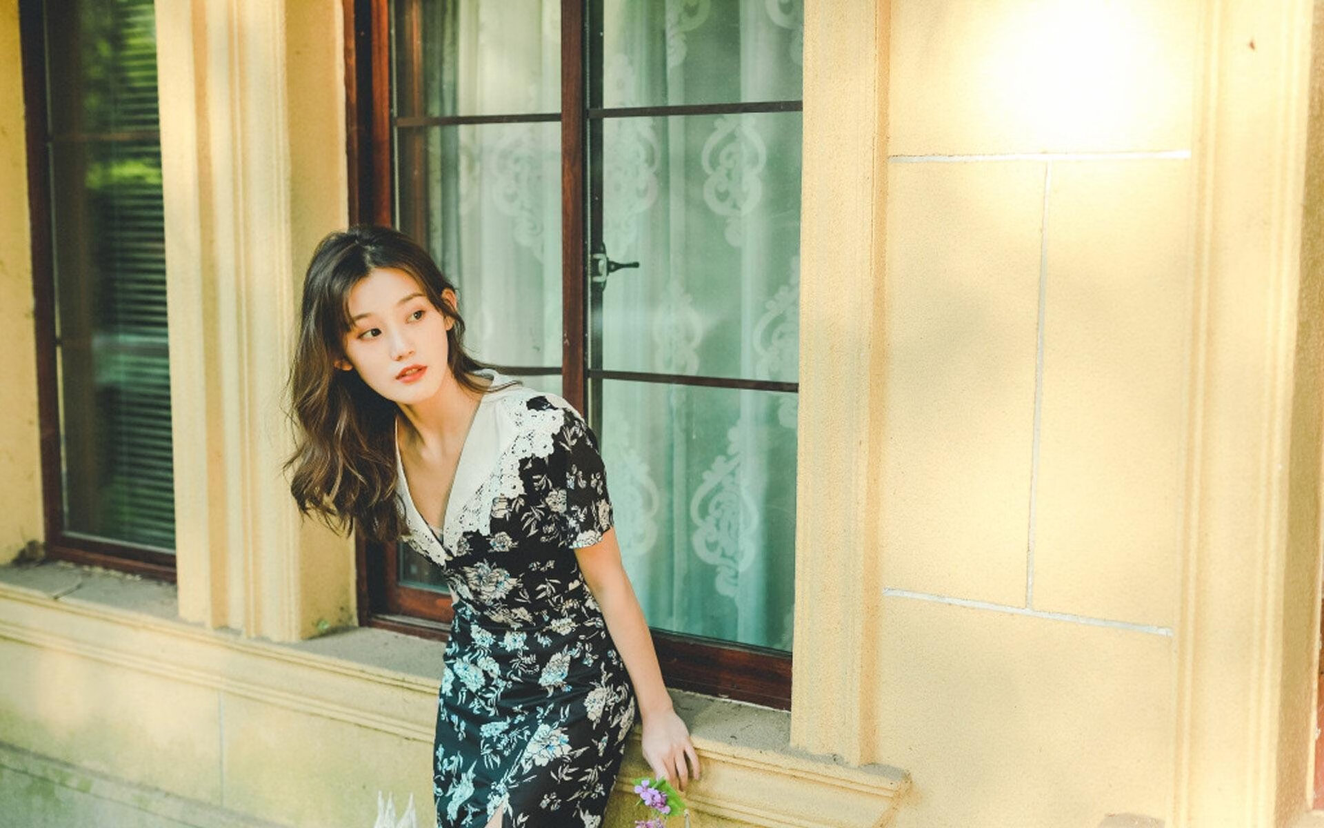 布里斯托城边路推进频繁,阿什顿门力保主场荣耀,布里斯托城队