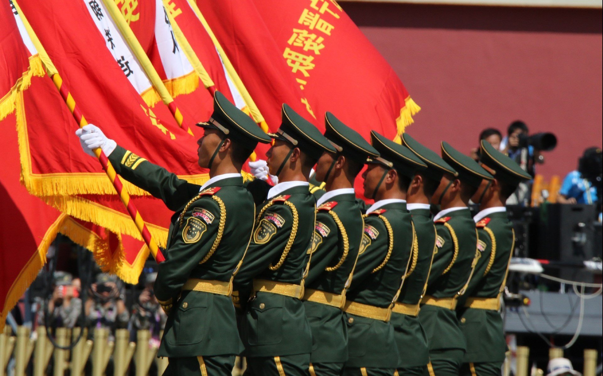 阿贾克斯客场击败热尔维特领跑荷甲积分榜，荷甲阿贾克斯对乌德勒支