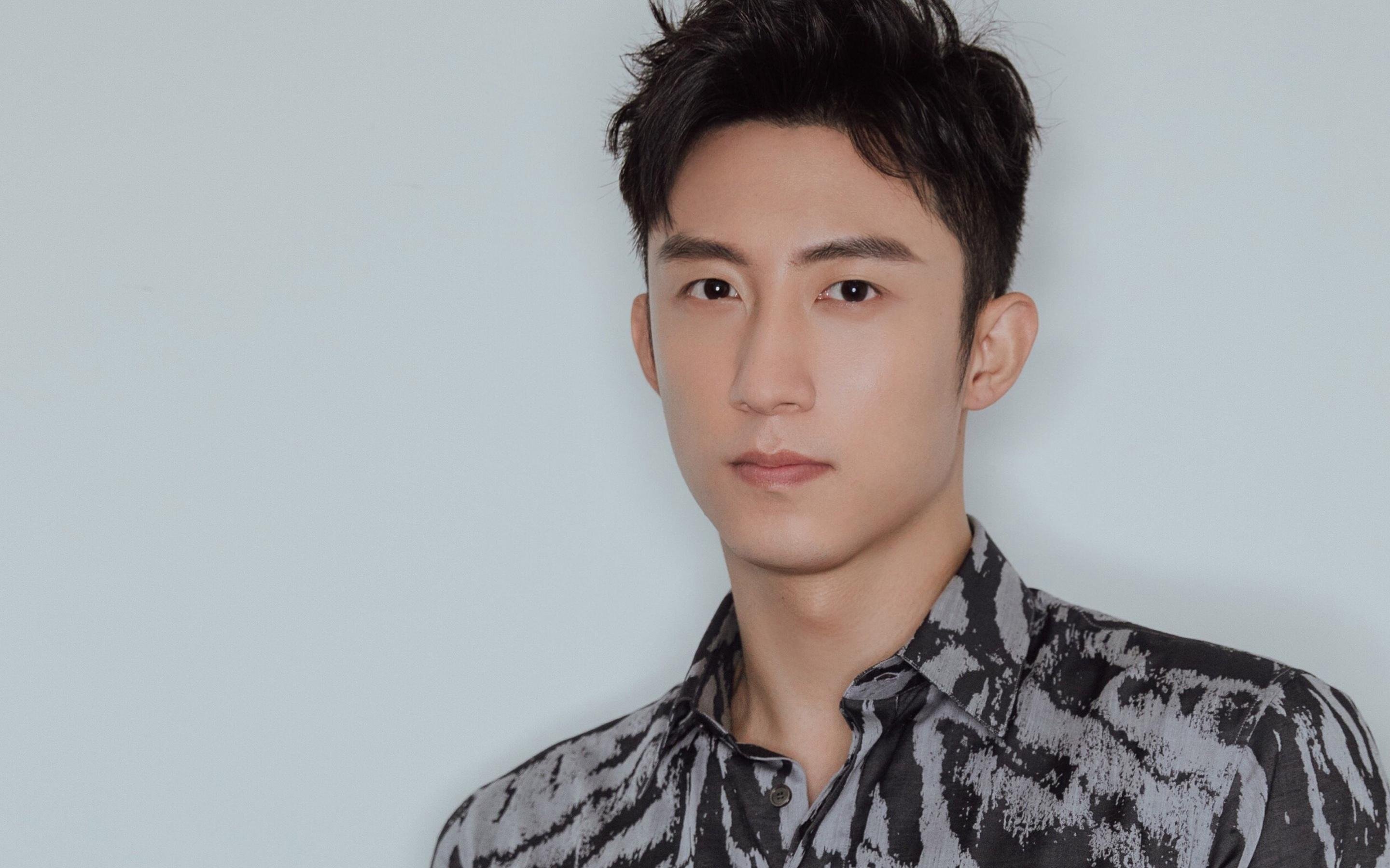 轻艇竞渡兴隆湖，运动生态两相宜