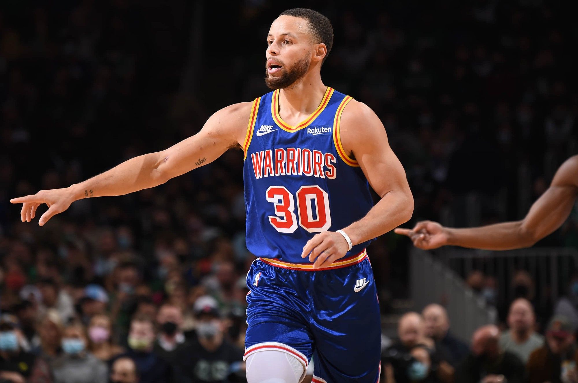 开云体育：凯尔特人队防守策略：如何限制库里的三分球和突破？的简单介绍