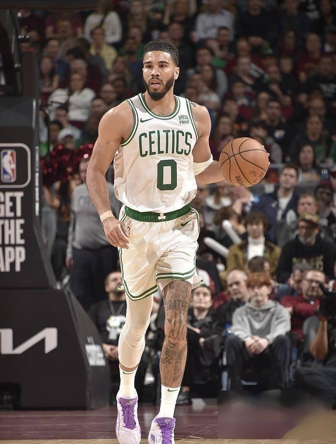 开云体育：凯尔特人队防守策略：如何限制库里的三分球和突破？的简单介绍