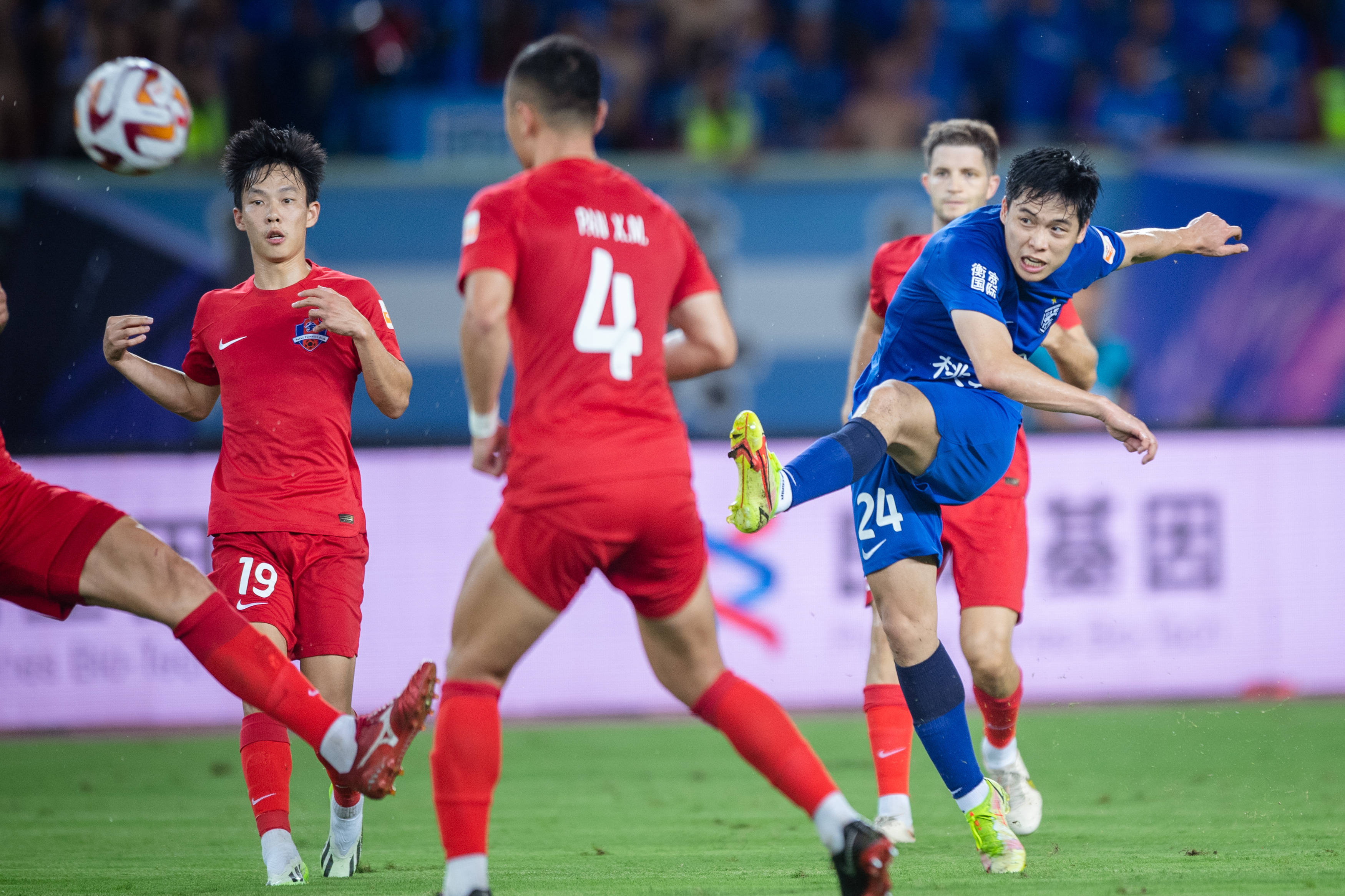 开云体育:中超升班马武汉三镇队“黑马”变“笑话”，球迷：昙花一现！的简单介绍